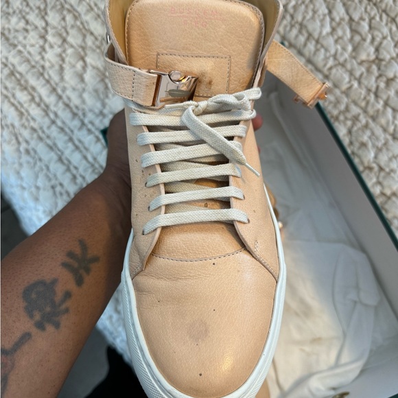 These are a used but great condition of a size 12 “Buscemi” creme and rose Gold. - Picture 6 of 16